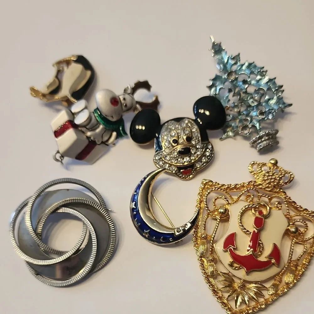 Broken Brooches For Crafting